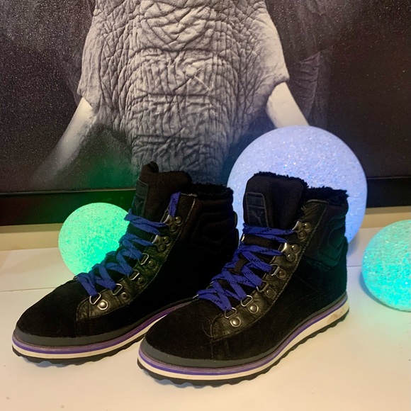 PUMA fleecy lined hiker boots - like new! - Picture 1 of 10